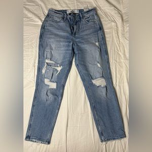 Hollister Curvy High-Rise Mom Jean (Short)